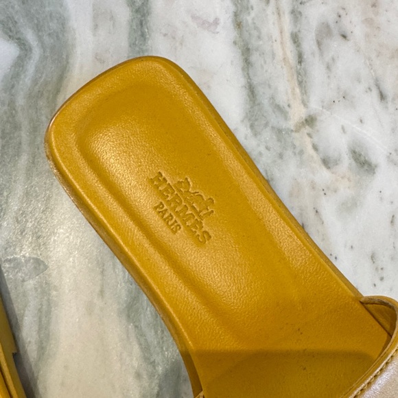 Hermes Oran Yellow Slide Sandals - Picture 4 of 6
